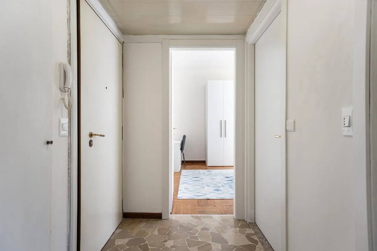 Bright & Cozy Apartment - Gambara Milan 0*,  Italy